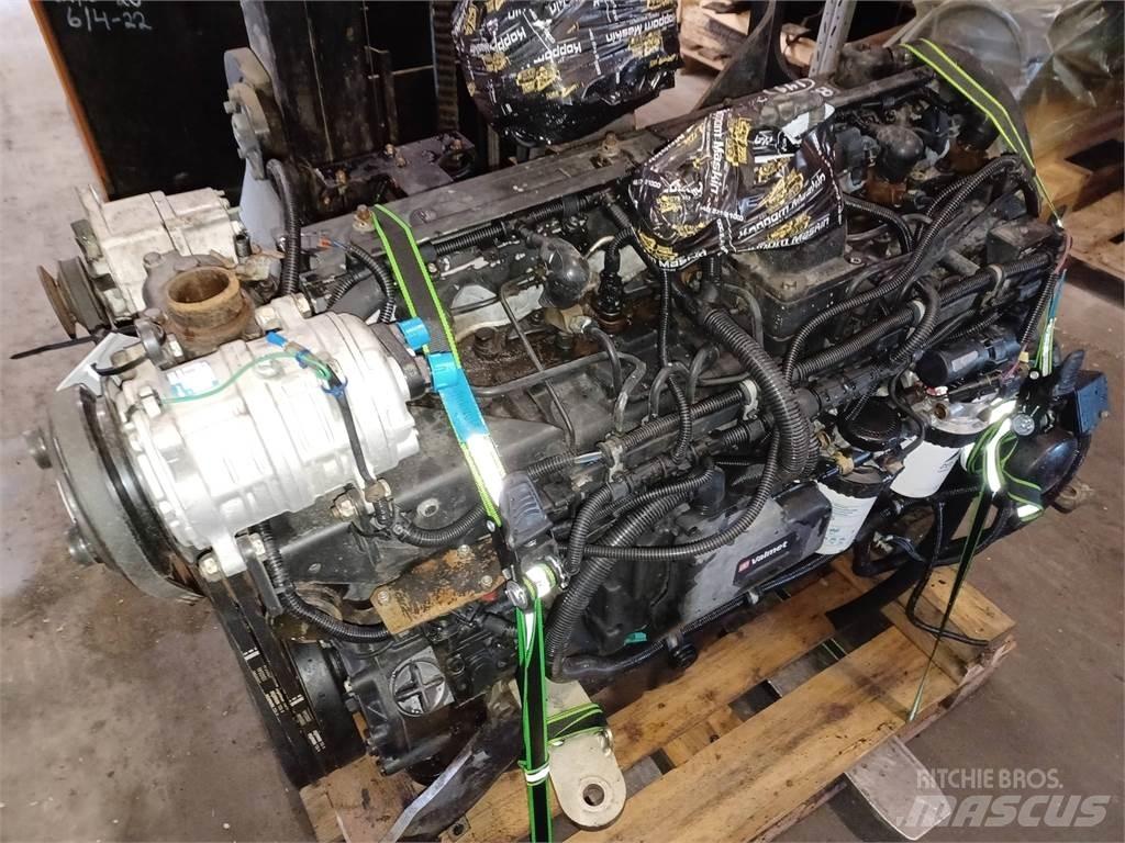 Komatsu 860.4 エンジン