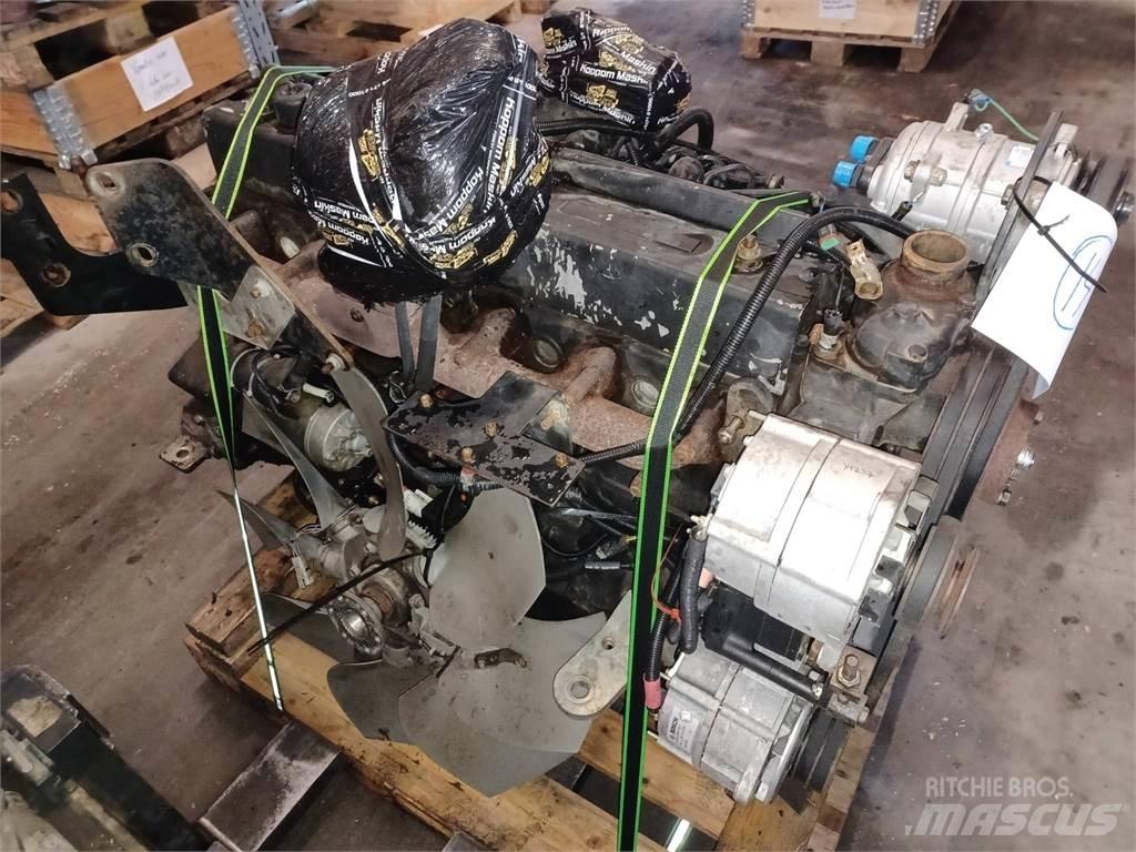 Komatsu 860.4 エンジン