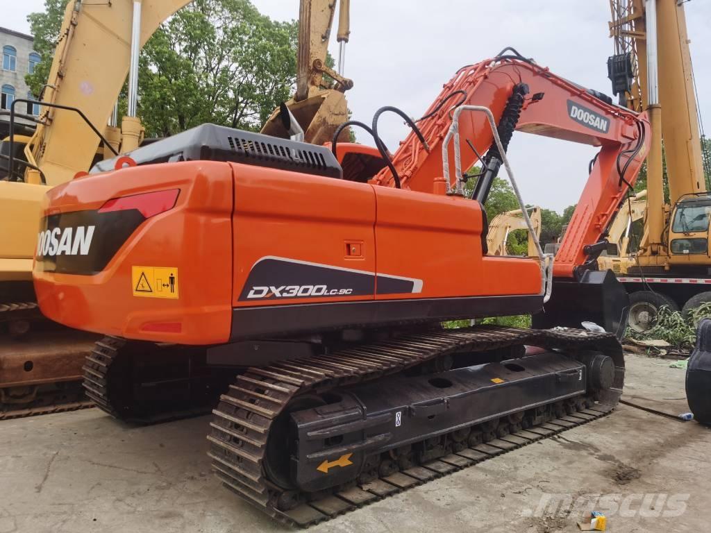 Doosan DX 300 LC 大型油圧ショベル12t以上（パワーショベル・ユンボ）