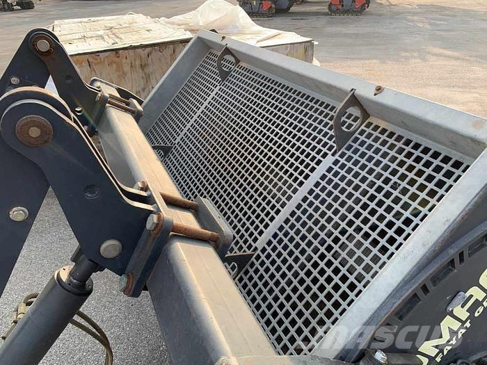 Bomag BS 180 砂と塩撒き専用車