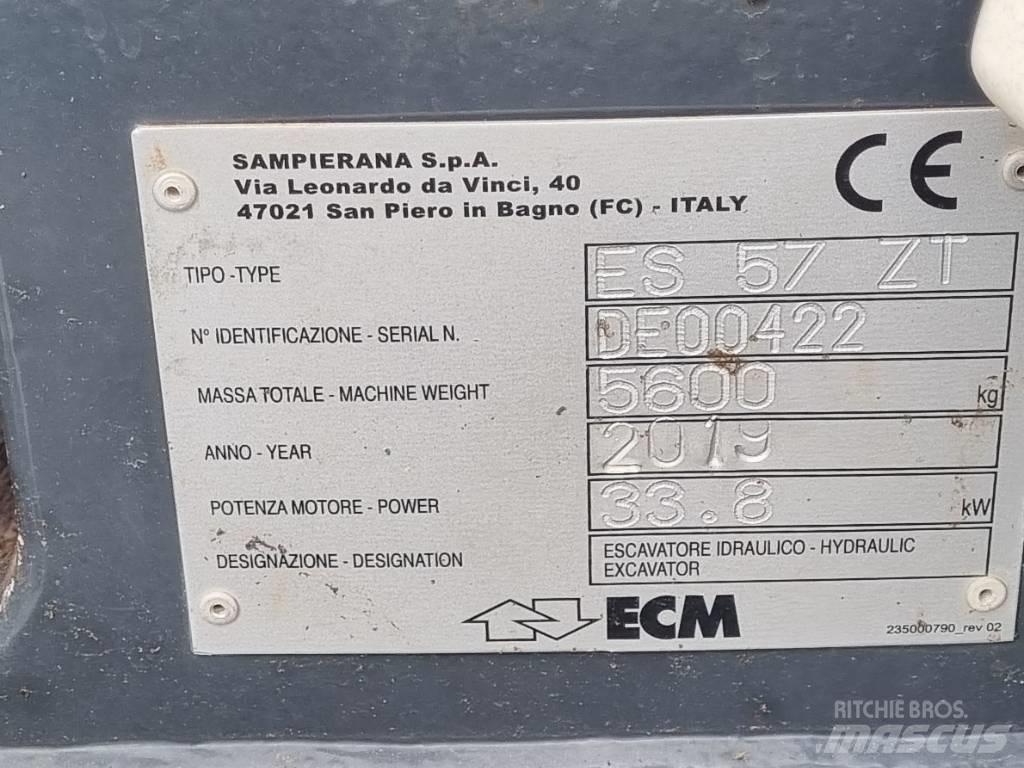 ECM ES 57 ZT ミニ油圧ショベル 7t以下（ミニユンボ・ミニディガー）
