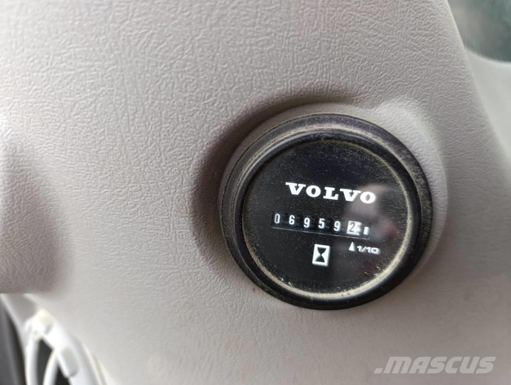 Volvo EW 210 D ホイール式油圧ショベル（パワーショベル・ユンボ・バックホー）