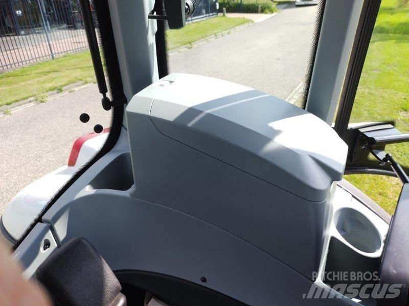 Valtra T 175 A トラクター