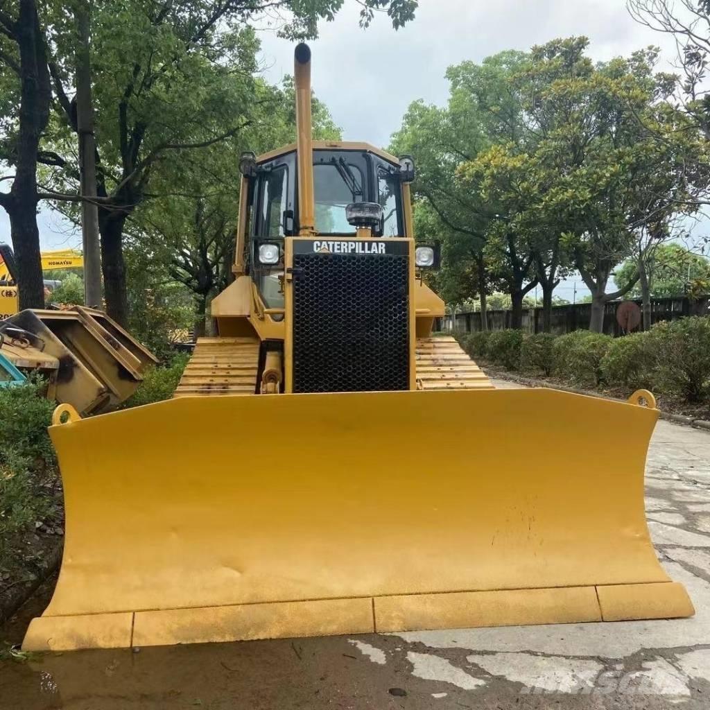 CAT D5M ブルドーザー