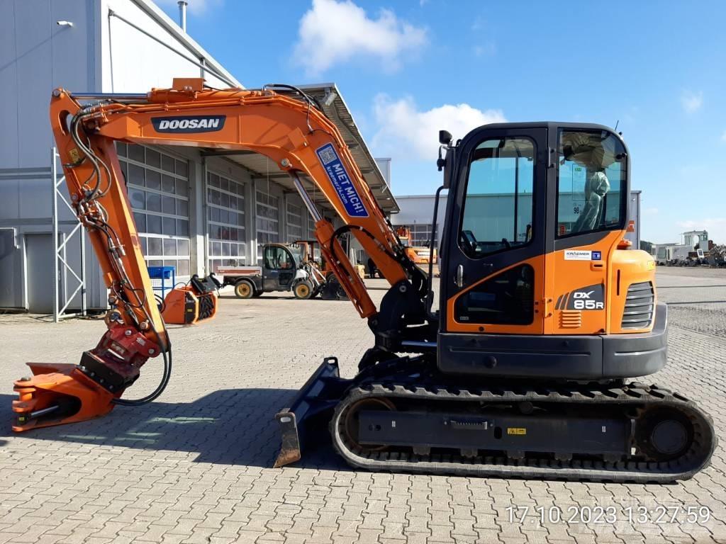 Develon DX 85 R-3 中型油圧ショベル 7ｔ-12ｔ（ユンボ・パワーショベル・バックホー）
