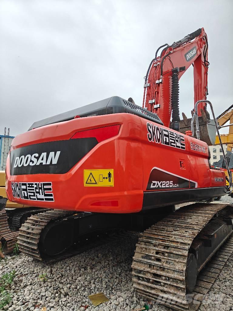 Doosan 225 LC-9C 大型油圧ショベル12t以上（パワーショベル・ユンボ）