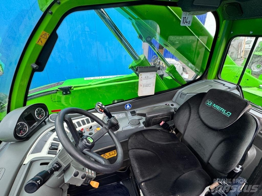 Merlo 27.6 PLUS テレスコーピックハンドラー