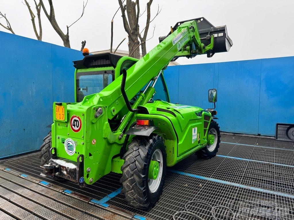 Merlo 27.6 PLUS テレスコーピックハンドラー