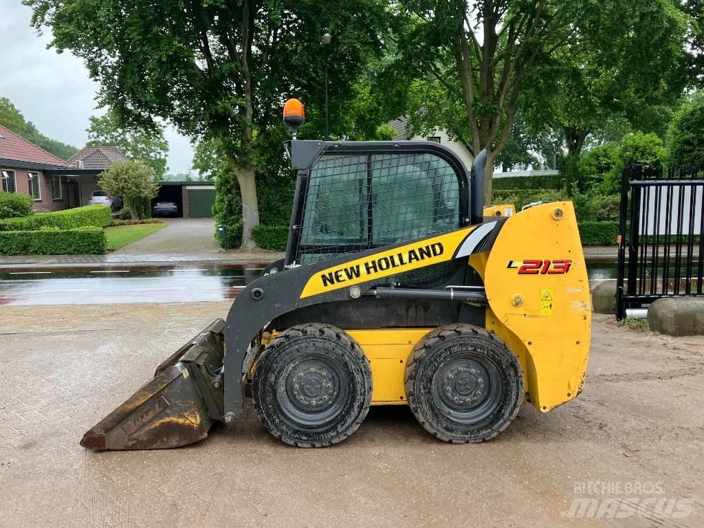 New Holland L 213 スキッドステアローダー