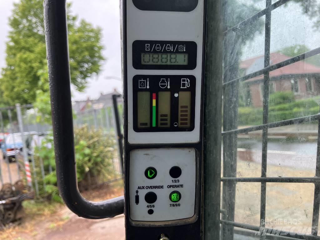 New Holland L 213 スキッドステアローダー