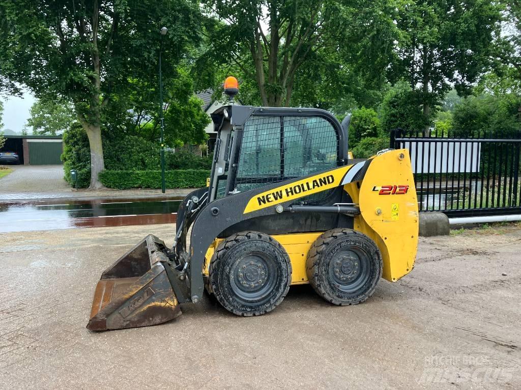 New Holland L 213 スキッドステアローダー