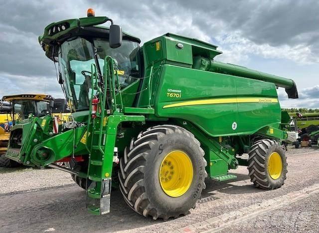 John Deere T 670 コンバイン