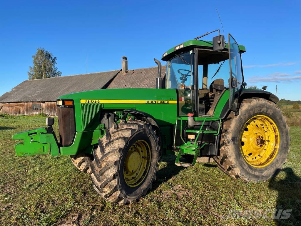 John Deere 8200 トラクター