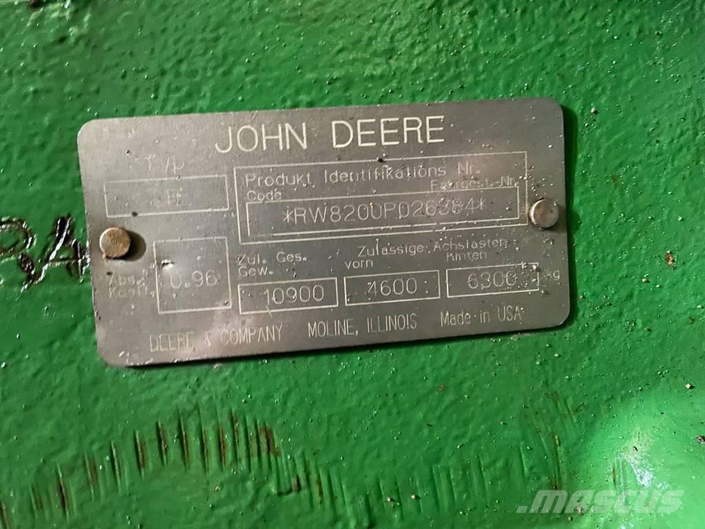 John Deere 8200 トラクター