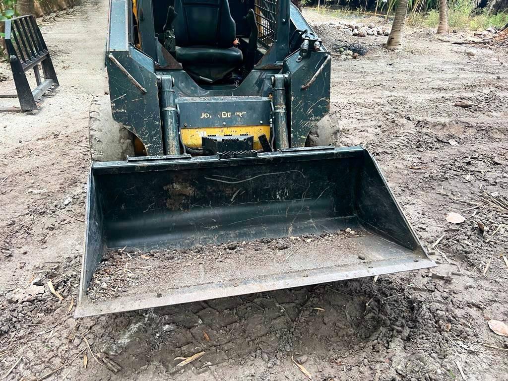 John Deere 312 スキッドステアローダー