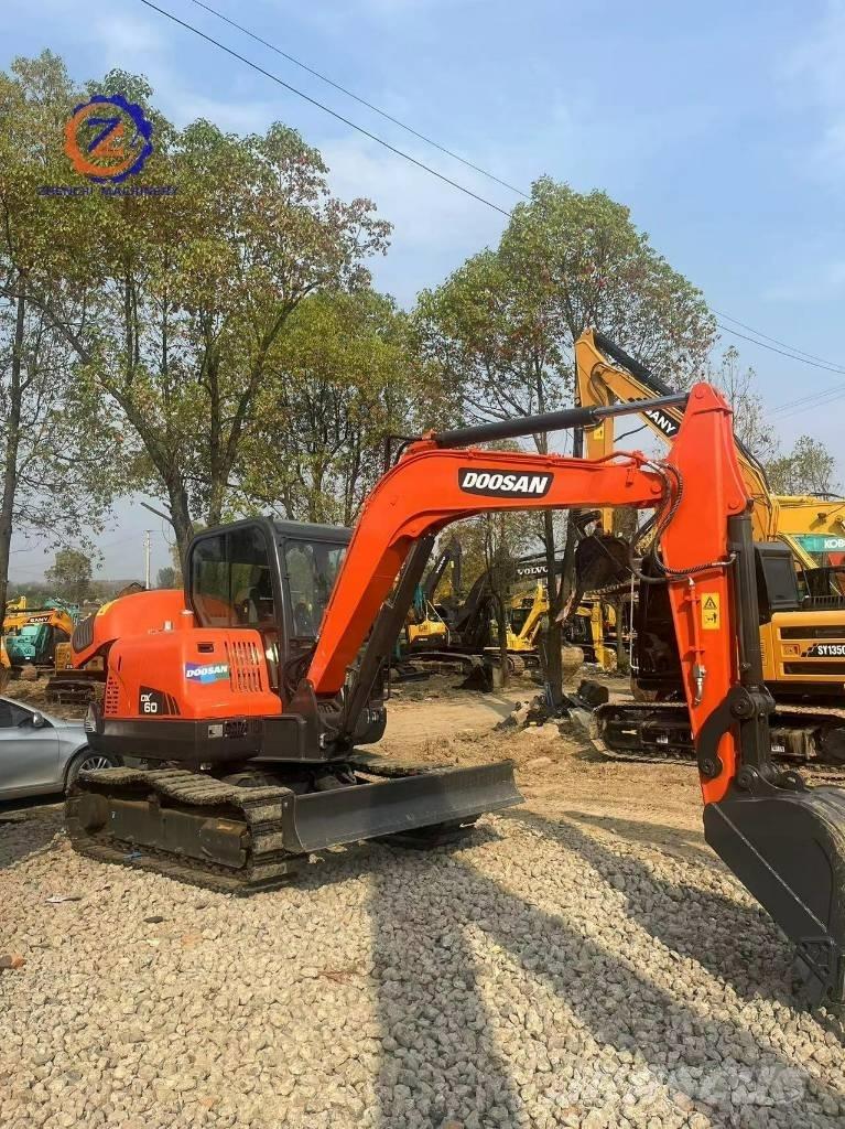 Doosan DX 60 ミニ油圧ショベル 7t以下（ミニユンボ・ミニディガー）