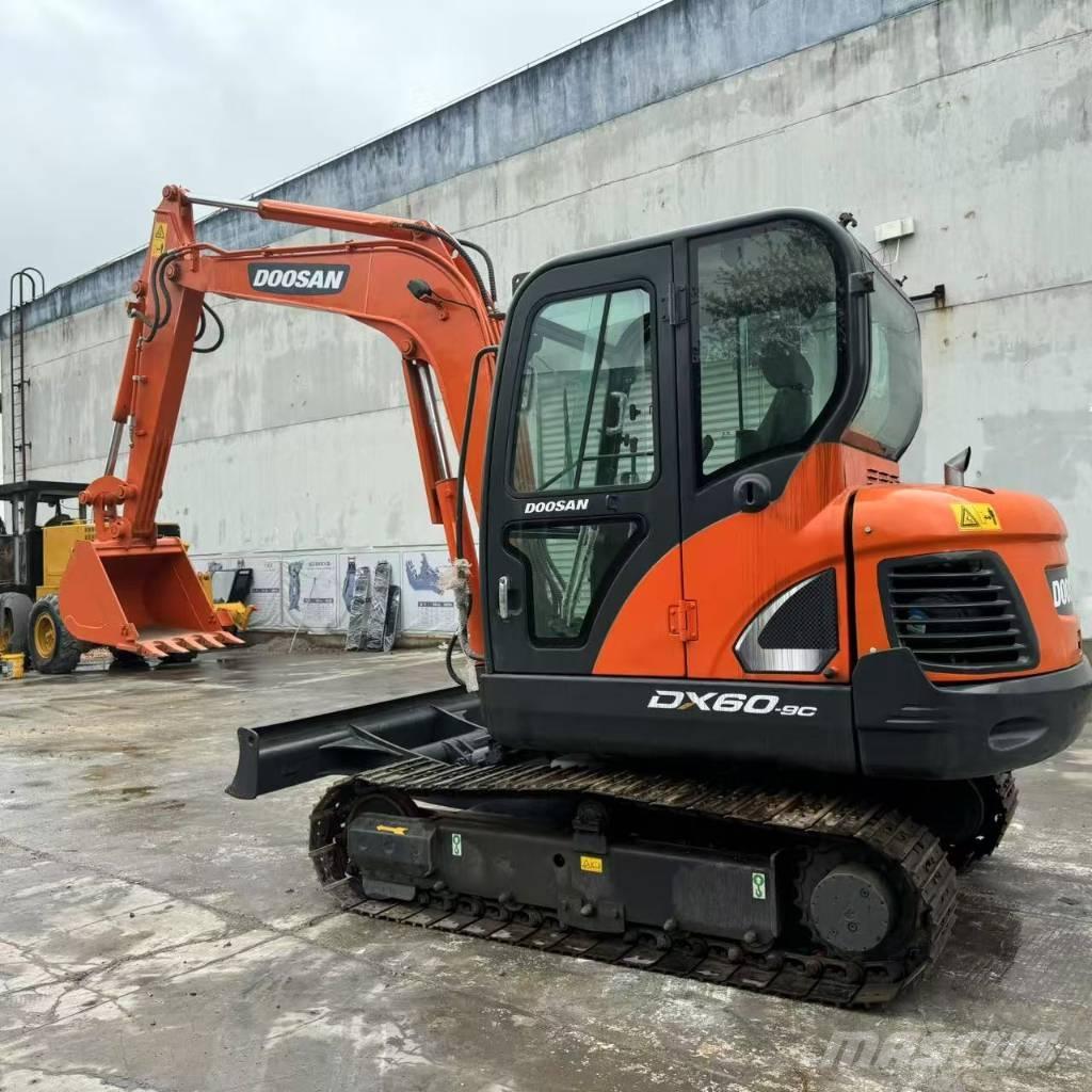 Doosan DX 60-9 C ミニ油圧ショベル 7t以下（ミニユンボ・ミニディガー）