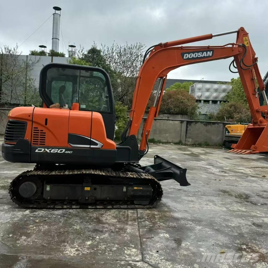 Doosan DX 60-9 C ミニ油圧ショベル 7t以下（ミニユンボ・ミニディガー）