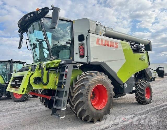 CLAAS TRION 530 コンバイン
