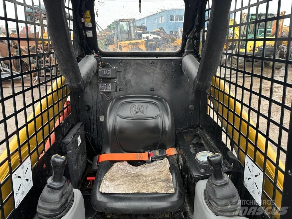 CAT 216 B 3 スキッドステアローダー