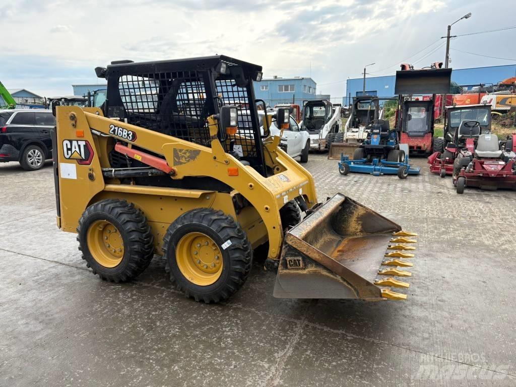 CAT 216 B 3 スキッドステアローダー
