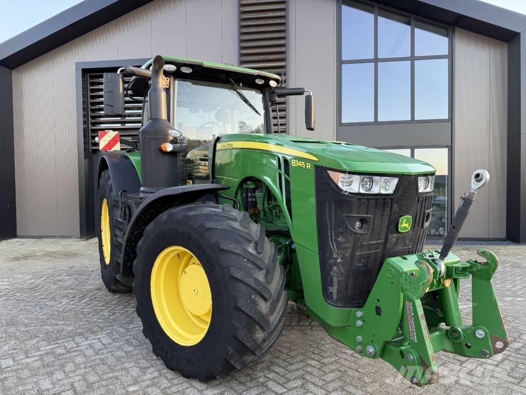 John Deere 8345 R トラクター