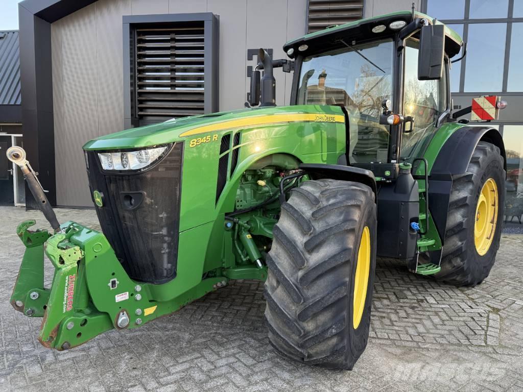 John Deere 8345 R トラクター