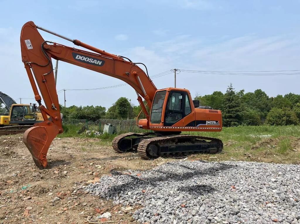 Doosan DH 225 大型油圧ショベル12t以上（パワーショベル・ユンボ）