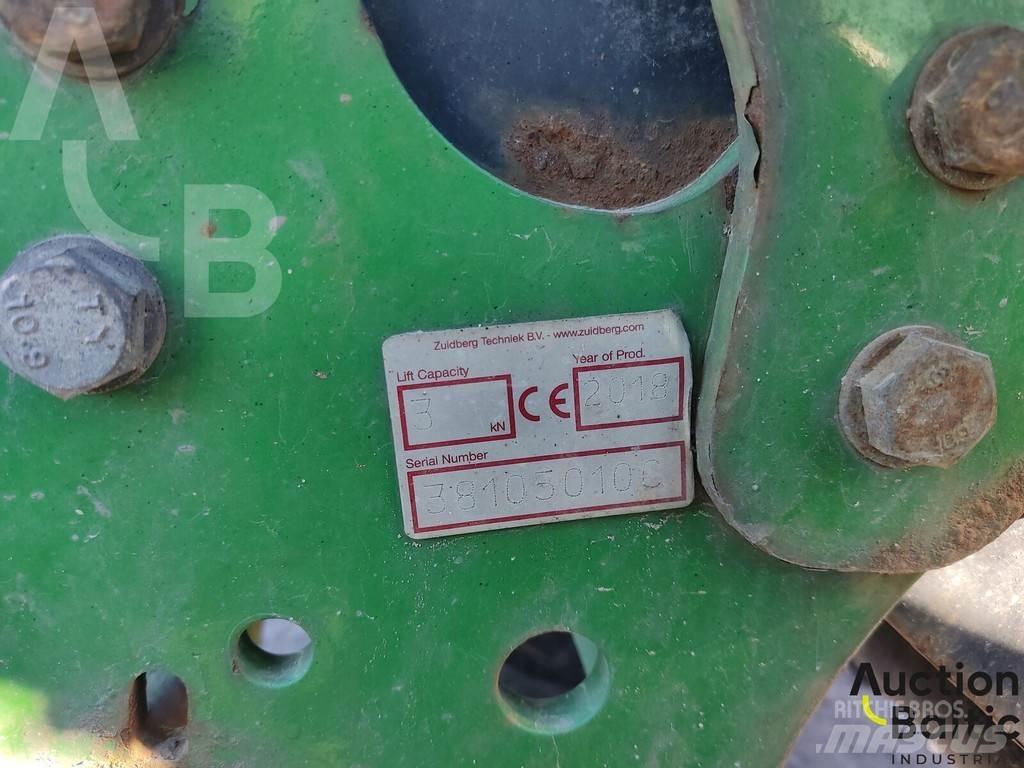 John Deere 2026R トラクター