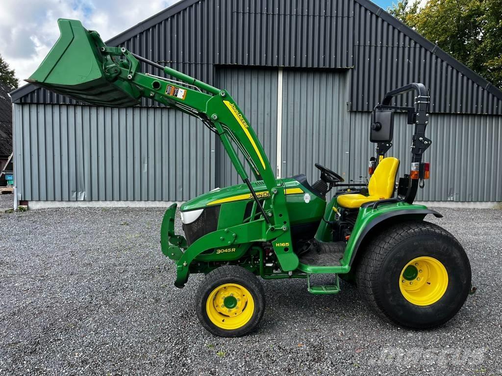 John Deere 3045 R トラクター