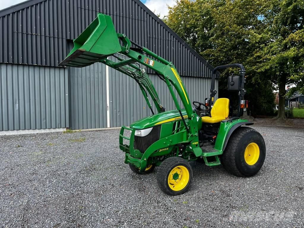 John Deere 3045 R トラクター