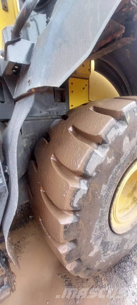 Komatsu WA470-8 ホイールローダー・タイヤショベル