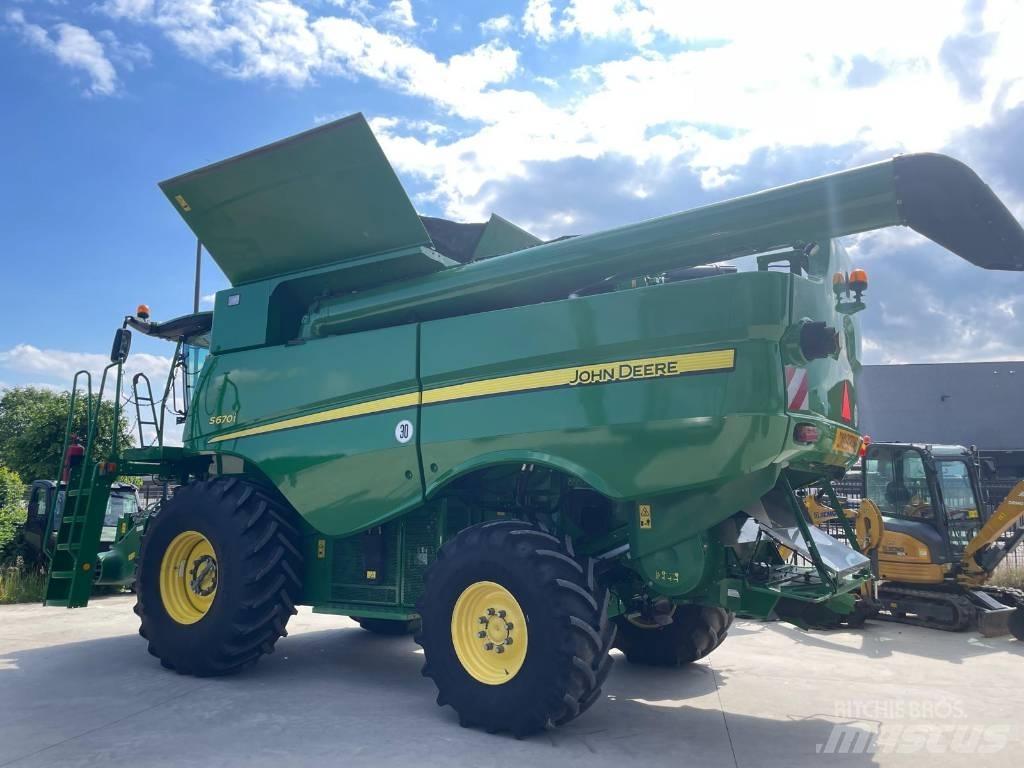 John Deere S670 4x4 コンバイン