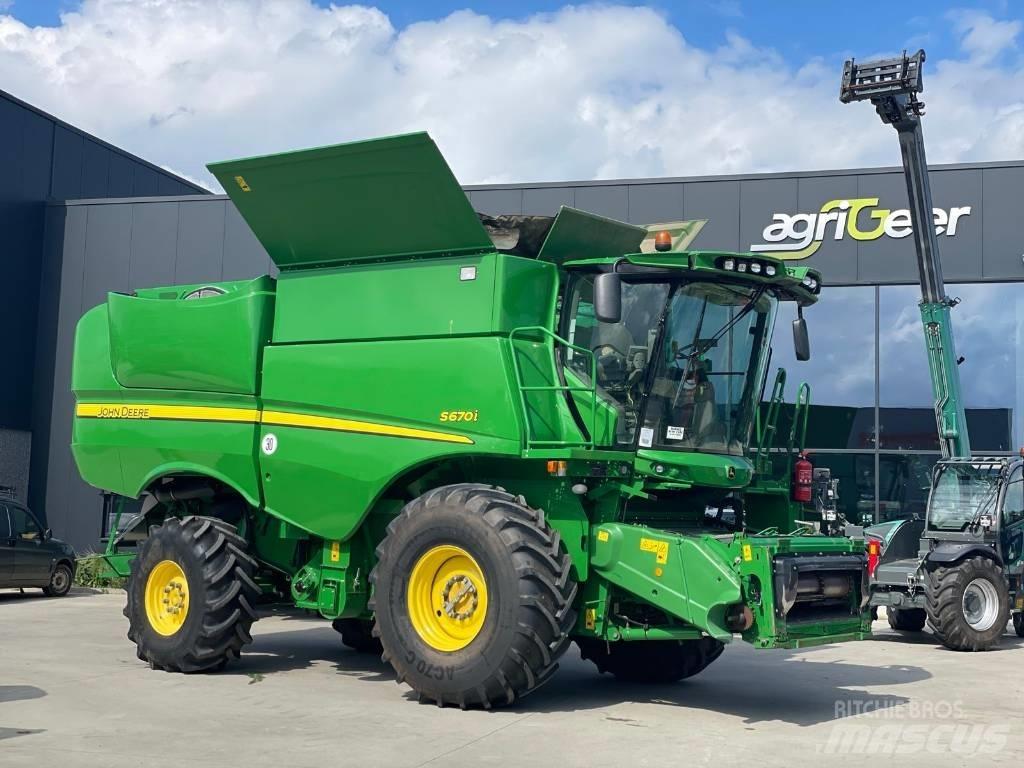 John Deere S670 4x4 コンバイン