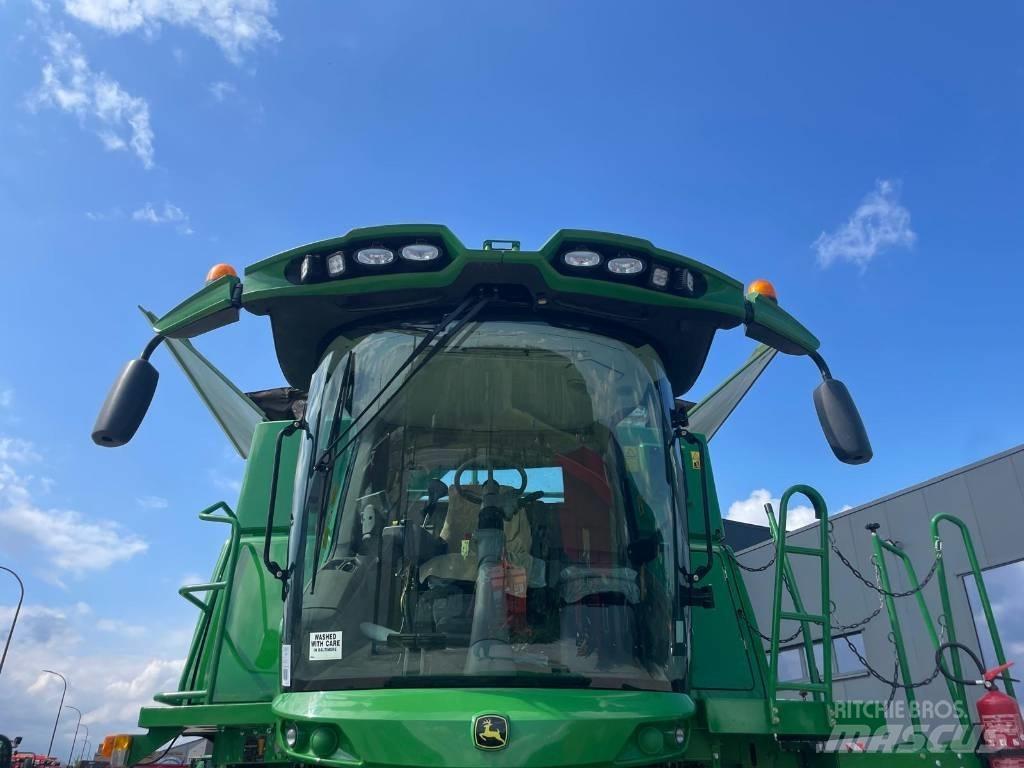 John Deere S670 4x4 コンバイン