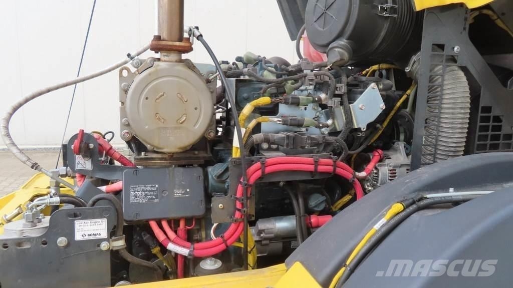 Bomag BW11 RH-5 タイヤローラ