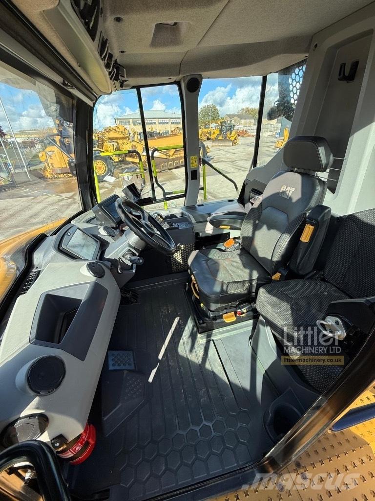 CAT 730 アーティキュレート式ダンプトラック