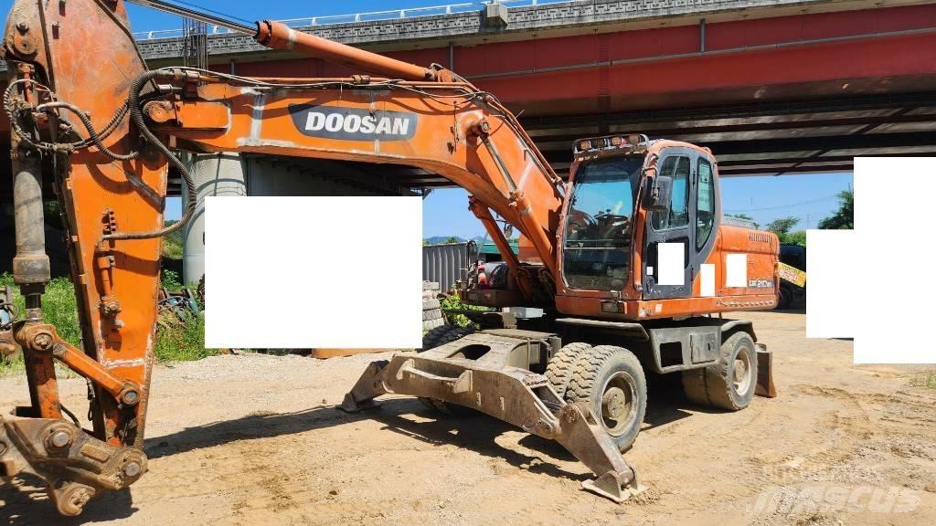 Doosan DX210WA ホイール式油圧ショベル（パワーショベル・ユンボ・バックホー）