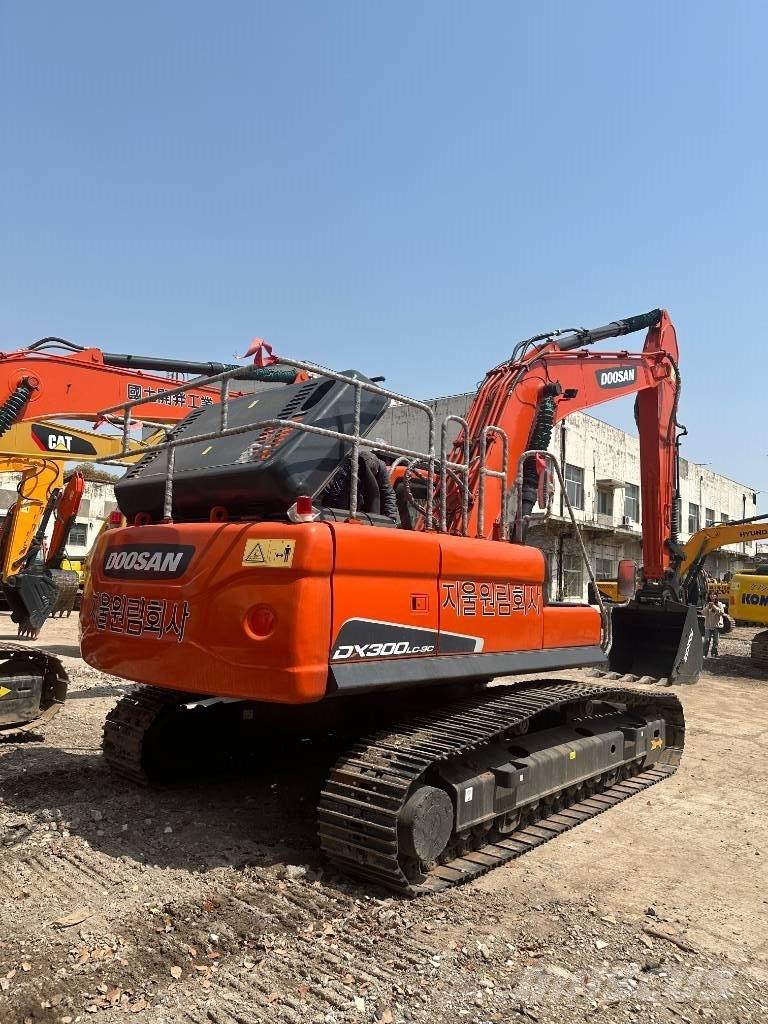 Doosan DX 300 中型油圧ショベル 7ｔ-12ｔ（ユンボ・パワーショベル・バックホー）