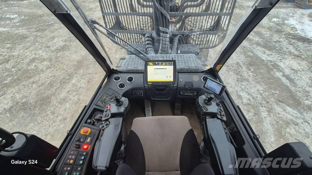 Ponsse WISENT 8W フォワーダー