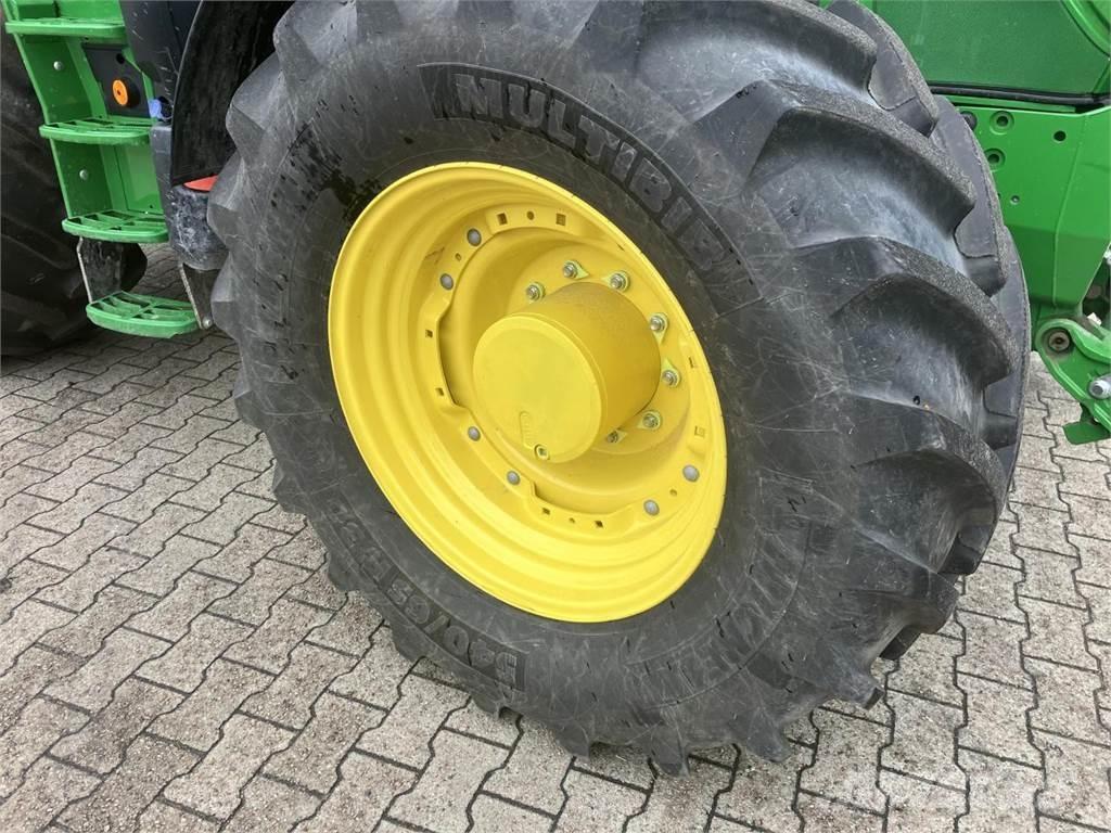 John Deere 6R 215 トラクター