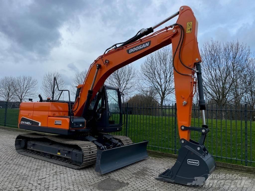 Doosan dx140w ホイール式油圧ショベル（パワーショベル・ユンボ・バックホー）