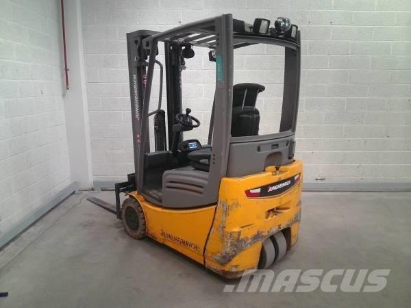 Jungheinrich EFG 215 バッテリーフォークリフト