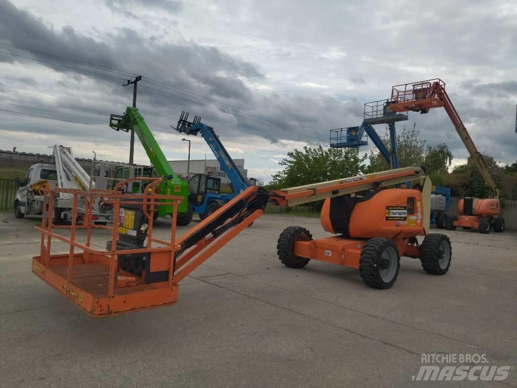 JLG 600 AJ ブームリフト　屈伸型