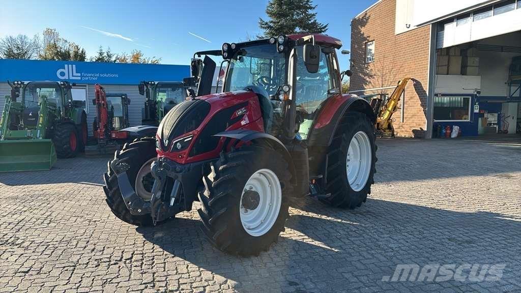 Valtra N134 0 トラクター