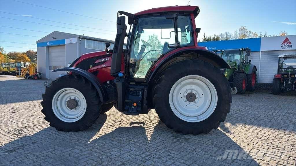 Valtra N134 0 トラクター
