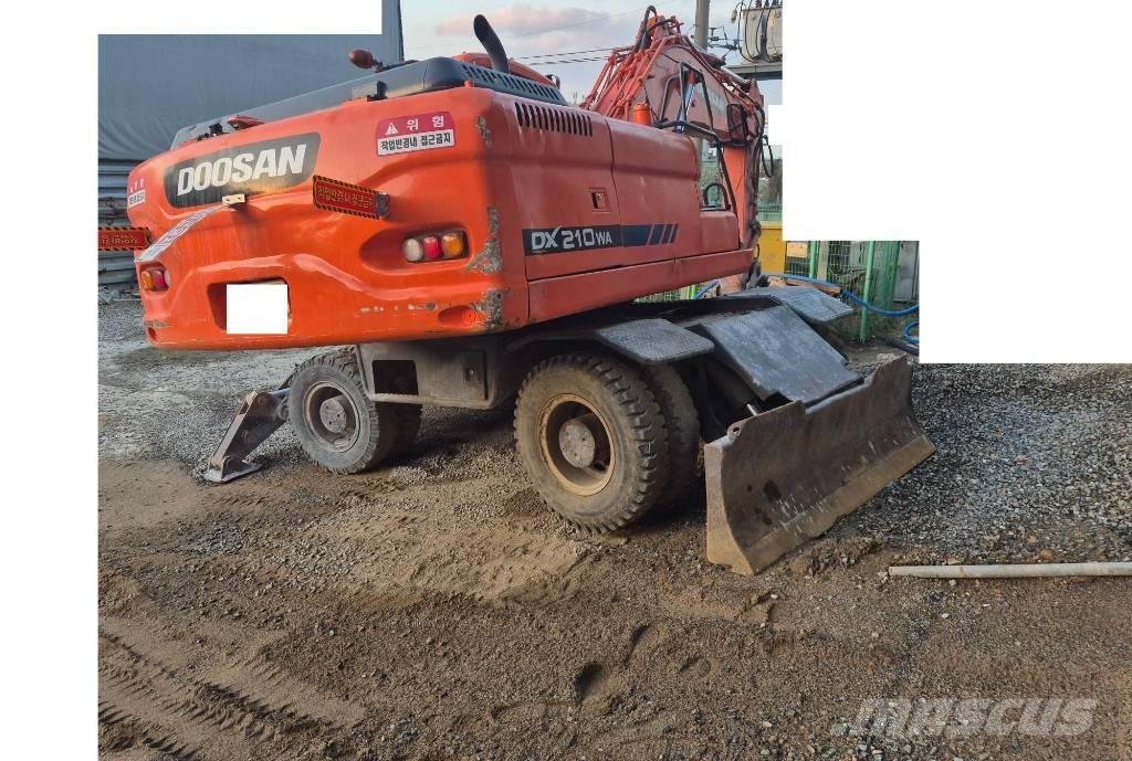 Doosan DX210W ホイール式油圧ショベル（パワーショベル・ユンボ・バックホー）
