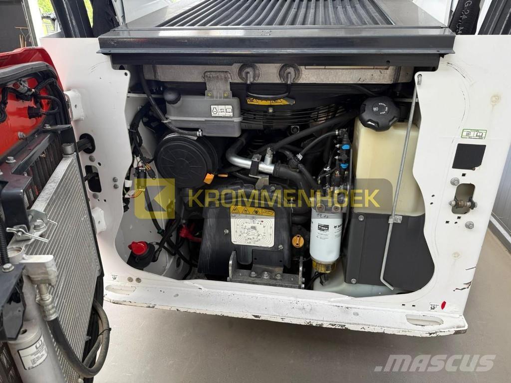 Bobcat T 76 スキッドステアローダー