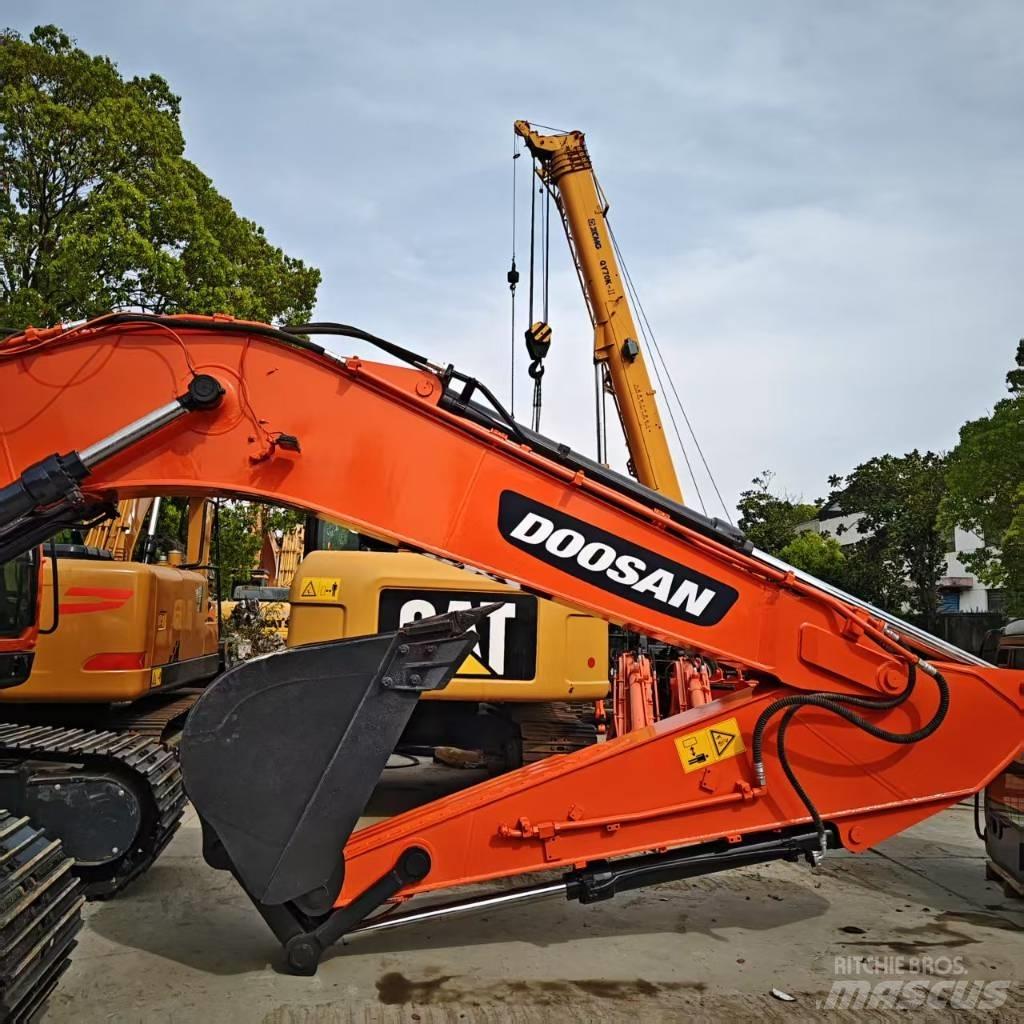 Doosan DX 225 大型油圧ショベル12t以上（パワーショベル・ユンボ）