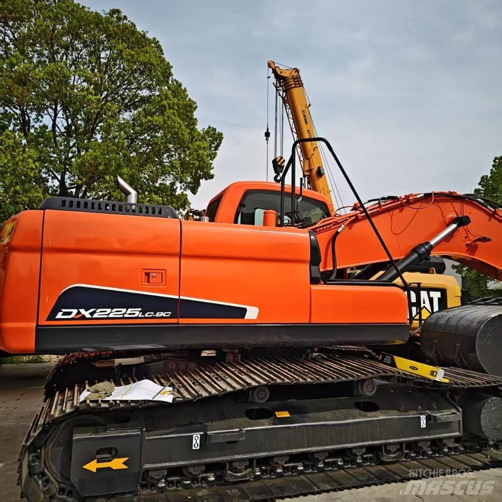 Doosan DX 225 大型油圧ショベル12t以上（パワーショベル・ユンボ）